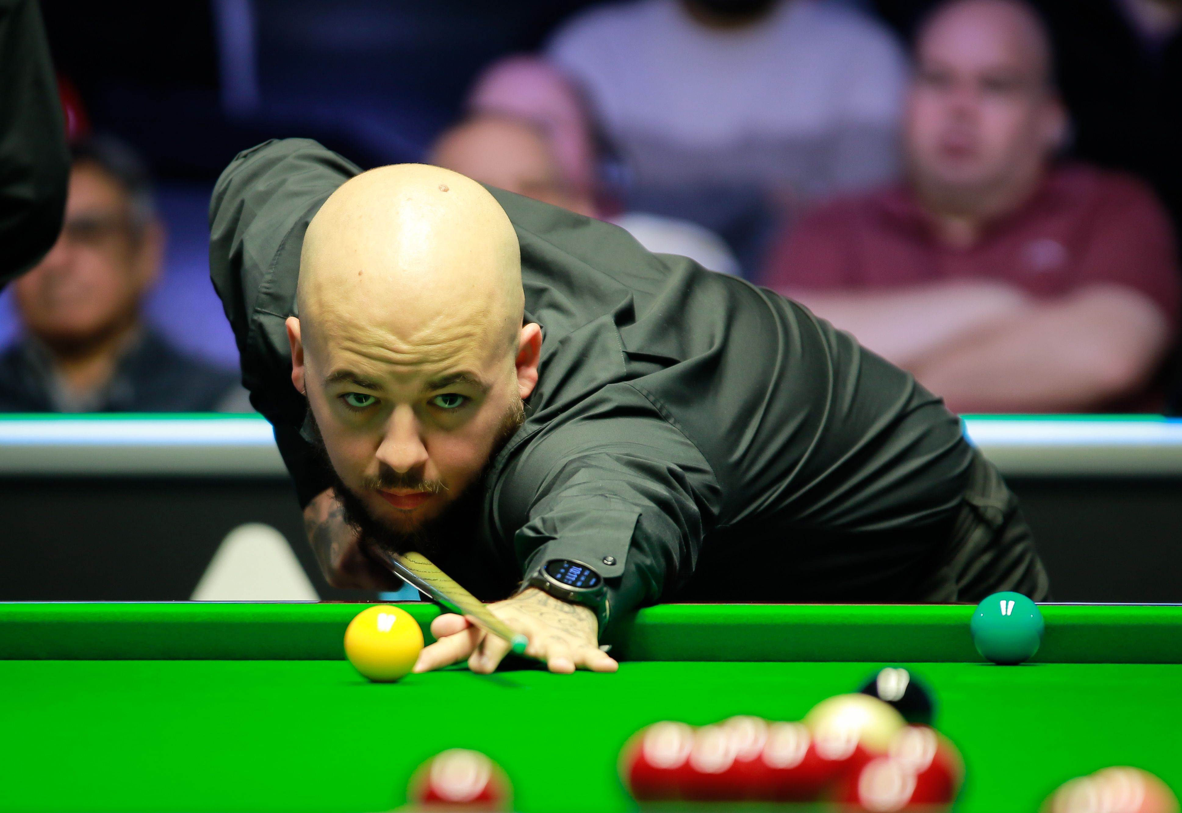 净亏触及上 净亏触及上